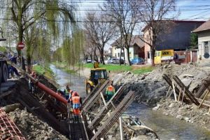 FOTO: Reconstruirea podului de pe strada Secerei avansează