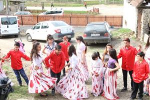 FOTOGALERIE: Lecţie de acceptare la Cotuş de Ziua Internaţională a Romilor