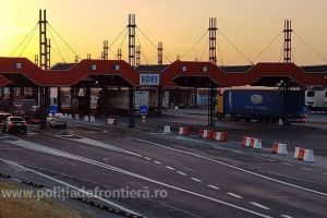 Captură record în vama Borş: 79 de migranţi prinşi în timp ce încercau să fugă ascunşi într-un TIR!