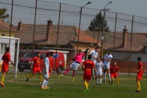 Etapă calmă în „vinerea mare” în Liga IV de fotbal