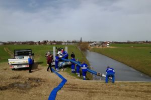 Serele localnicilor din Diosig, în pericol de inundaţie, din cauza canalelor de desecare (FOTO)