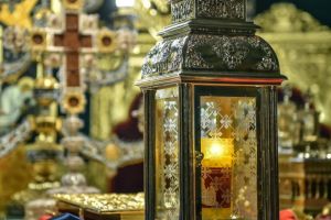 Sfânta Lumină de la Ierusalim va fi adusă la Râmnicu Vâlcea de Sfintele Paşti