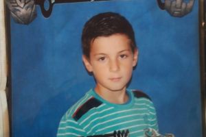 Copil dispărut de acasă în Poplaca. Sunaţi la 112 dacă îl vedeti