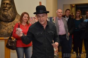 Jos pălăria! Actorul Sebi Lupu a doborât orice record în colecta de fonduri pentru construirea de toalete la şcolile din sate (FOTO)