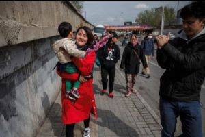 Marş de protest al soţiei AVOCATULUI pentru DREPTURILE OMULUI: Din ziua ARESTĂRII nu mai ştie NIMIC despre el