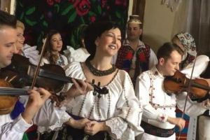 Spectacol folcloric la Chiheru de Jos