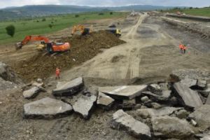 A DEMOLAT O AUTOSTRADĂ suspendată, pe care tot el o construise, şi a fost ales PREŞEDINTELE ţării