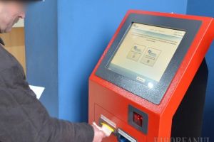 Liber la furat: Hoţii care au furat automatul de plăţi de la Electrica Ştei vor… împăcare cu victima