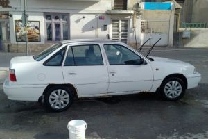 Șofer, surprins de politistii locali in timp ce isi spala autoturismul pe domeniul public. Ce amenda a primit