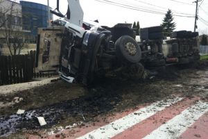 Imagini rar intalnite in Romania. Pompierii intervin la o autocisterna plina cu GPL (video)