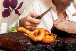 10 reguli de respectat pentru masa de Paşti ca să nu ajungi la camera de gardă