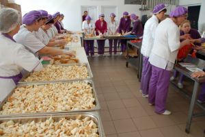 In perioada sarbatorilor Pascale, Arimex Comexim 2000 SRL ofera un meniu festiv pacientilor constanteni (galerie foto)