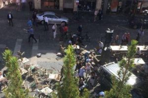 VIDEO FOTO Furgonetă intrată în mulţime în Germania. Patru morţi şi treizeci de răniţi