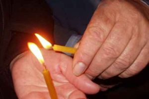 Ce trebuie să faci cu lumânarea de la slujba de Înviere?