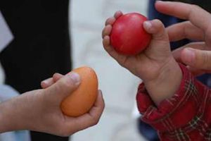 Obiceiuri, tradiţii şi superstiţii în PRIMA ZI DE  PAŞTI: haine noi, ciocnitul ouălor şi scăldatul în apă curgătoare