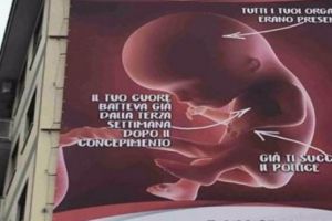 Un imens POSTER ANTI-AVORT este CENZURAT şi ELIMINAT la Roma