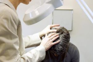 Suferiti de dermatita seboreica? Iata care sunt cauzele si factorii favorizanti, care sunt simptomele si tratamentul in functie de zona afectata.