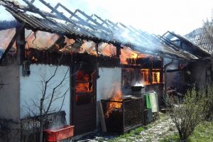 O anexă gospodărească a ars la Rusu Bârgăului (FOTO-VIDEO)