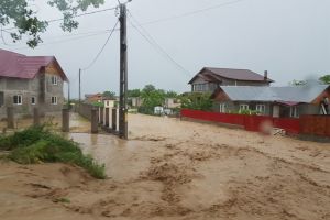 19 gospodării din Chiojdeni, în pericol de inundaţie