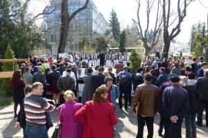 Participare numeroasă a sucevenilor la concertul de clopote şi toacă din centrul Sucevei