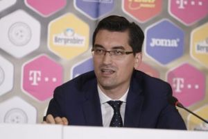 STRATEGIE. Răzvan Burleanu plăteşte membri cu drept de vot la alegerile pentru şefia Federaţiei Române de Fotbal