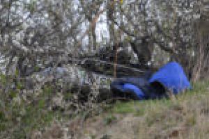 Accident mortal bizar pe centura Caransebeşului! O maşină a fost propulsată la câţiva metri înălţime!