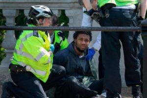 A fost ALERTĂ de SECURITATE la Palatul Buckingham. Un CAMION a produs PANICĂ EXTREMĂ la Londra