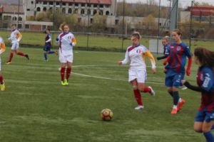 Codaşe cu şanse şi fără la fotbal feminin