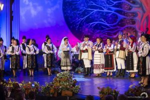 Ansamblul Artistic Profesionist Crişana caută instrumentişti şi dansatori