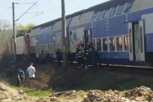 Panică în trenul Bistriţa – Vatra Dornei. Unul din vagoane s-a umplut de fum (FOTO)