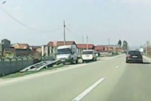 Șofer şicanat în trafic: ”Ai BMW, îţi faci de cap”. VIDEO