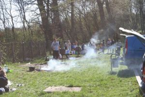 Pădurea Schulerwald a răsunat de manele şi s-a umplut de miros de mici (FOTO)