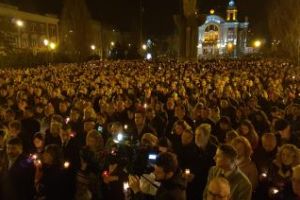 Mii de clujeni la slujba de Înviere din Piaţa Avram Iancu - VIDEO