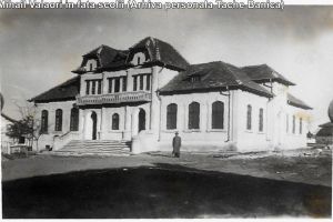 Din dragostea pe care o pastrez neamului meu si satului“:  Familia Valaori din satul dobrogean Caratai/Nisipari si ctitoriile sale 