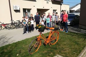 Un grup de băcăuani a înlocuit bicicleta furata de la Betania