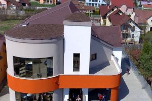 S-a mai inaugurat o biserică la Bistriţa. Creţu: Este a 17-a din oraş care înalţă o coloană de lumină