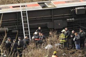 Breaking News. Un tren de CĂLĂTORI a DERAIAT