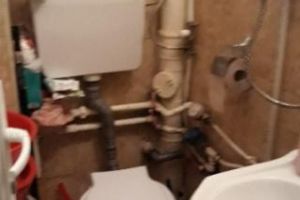 Cluj: ”Garsonieră” de lux de vânzare. Faci duş în chiuvetă? - FOTO