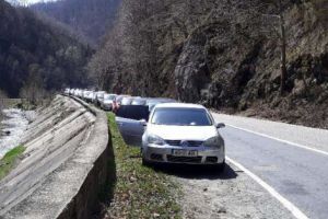 De zona de picnic de la poalele cetăţii Poienari s-a ales praful şi pulberea