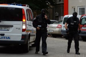 Percheziţii DIICOT în Bihor, într-un dosar cu traficanţi de migranţi sprijiniţi de poliţişti de frontieră (VIDEO)