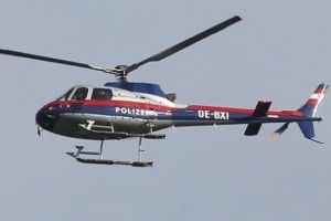 Românii care au jefuit un magazin de bricolaj din Austria, PRINŞI după ce au fost urmăriţi cu elicopterul