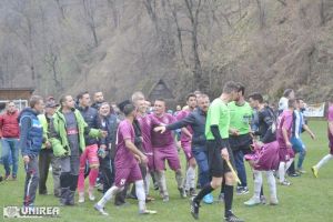Revoltat de arbitrajul din derby-ul cu CS Ocna Mureş, Ioan Budin anunţă retragerea Transalpinei Șugag din Liga a IV-a! „Revoltat de arbitrajul din derby-ul cu CS Ocna Mureş, Ioan Budin anunţă retragerea Transalpinei Șugag din Liga a IV-a! „Protest la AJF Alba, filmare şi memoriu la FRF!”