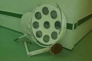 Lampă dintr-o sală de operaţii a Spitalului Judeţean de Urgenţă din Braşov, înlocuită după 44 de ani