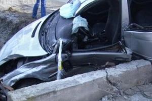 Șofer beat la volan şi fără permis, prins de poliţiştii clujeni după o urmărire în trafic. A intrat cu maşina într-un cap de pod