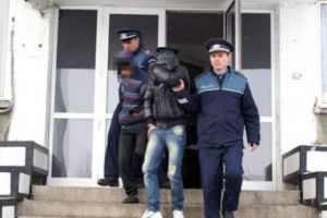 Doi şantajişti, puşi sub control judiciar