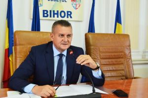 Prefectul Ioan Mihaiu a atacat la Tribunal regulamentul Primăriei privind atestarea administratorilor de asociaţii din Oradea