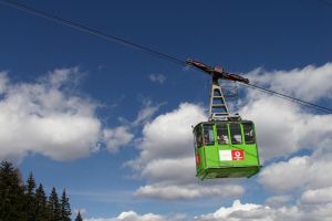 Doua telecabine cu 20 de turisti, intre care si trei copii, au ramas blocate la Balea Lac
