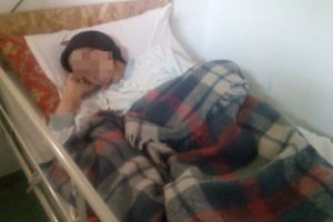 TRAGIC. Bătrână găsită leşinată din cauza foamei, în propria casă. Pompierii au intervenit