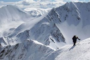 Unul dintre turiştii dispăruţi în Munţii Făgăraş a fost localizat Cel mai probabil este decedat