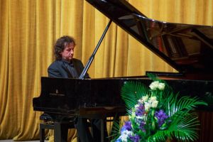 Turneul „Pianul călător”, susţinut de Horia Mihail, ajunge la Braşov